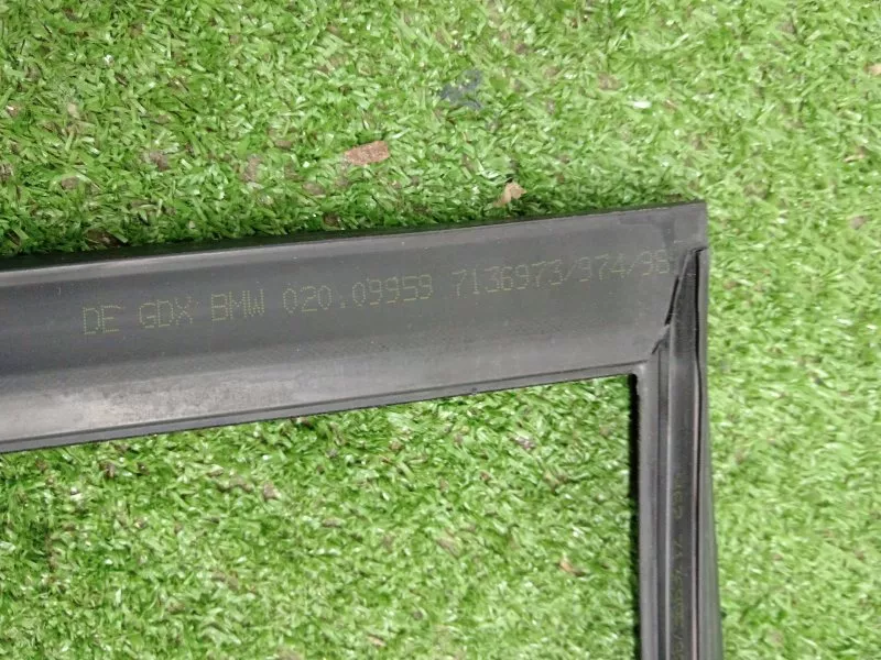 Уплотнитель стекла двери