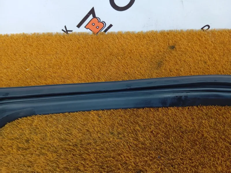 Уплотнитель стекла двери