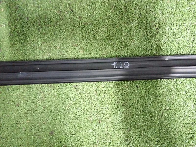 Уплотнитель стекла двери