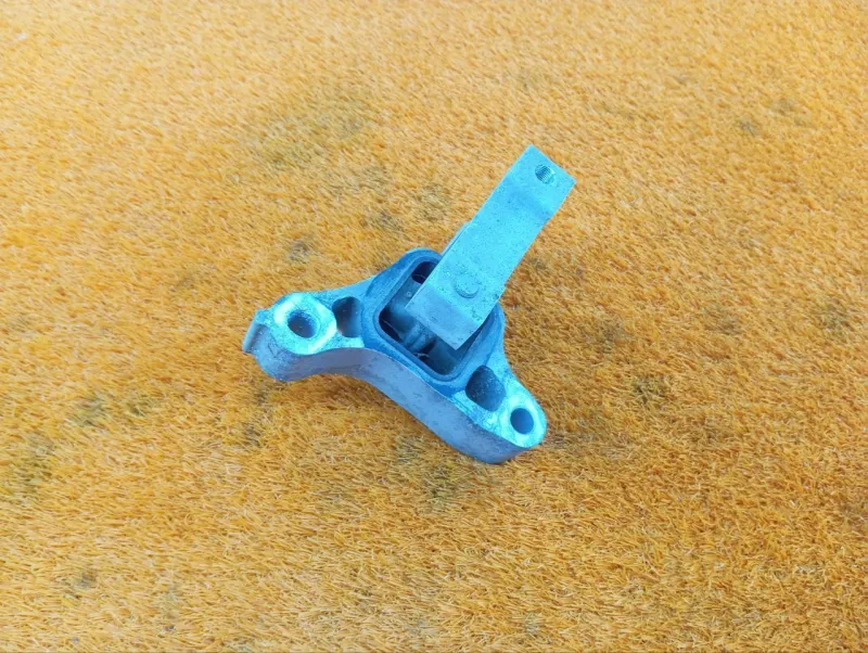 Подушка двигателя