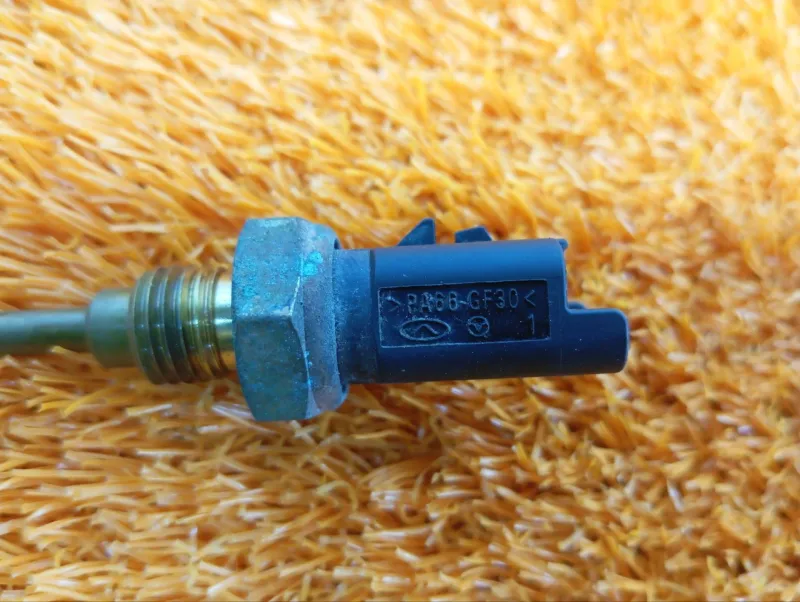 Датчик температуры охлаждающей жидкости