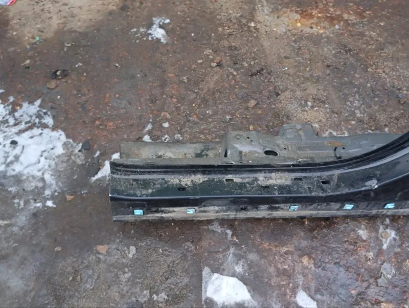 Порог с центральной стойкой