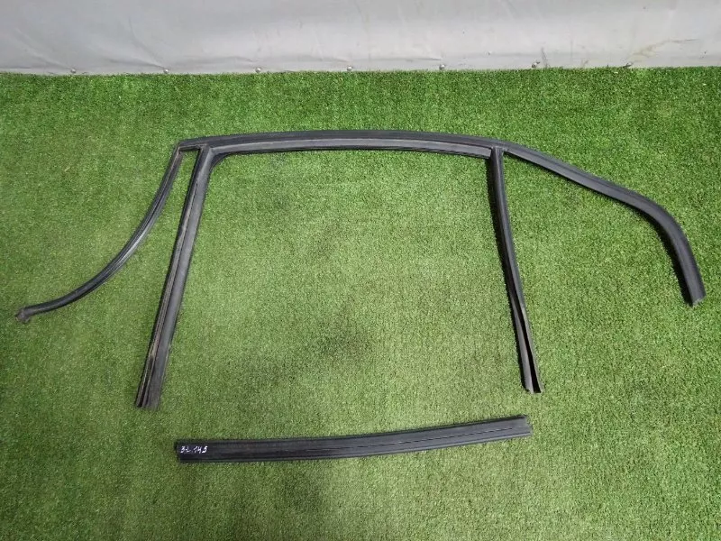 Уплотнитель стекла двери