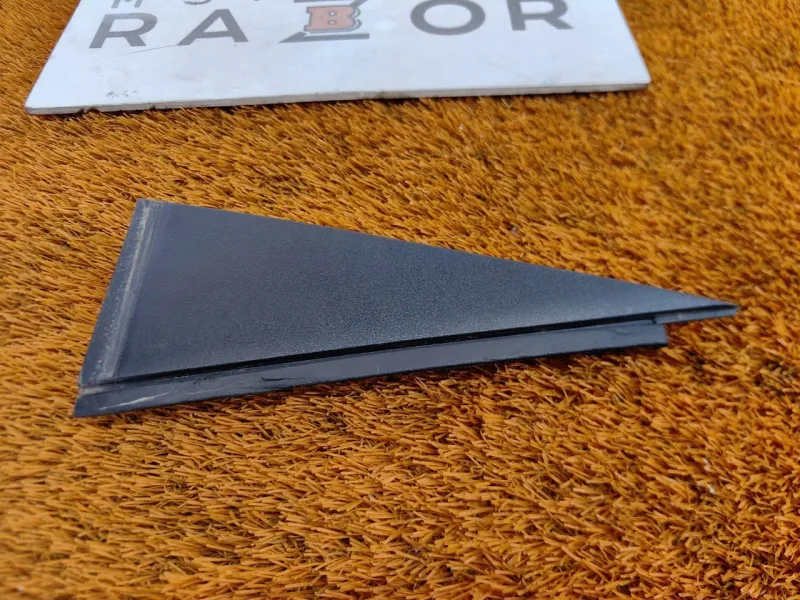 Уголок двери