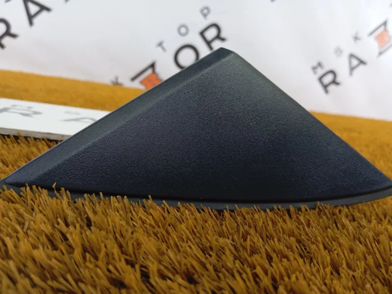 Уголок двери