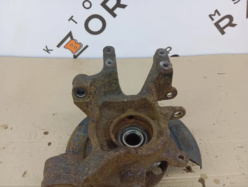 Кулак поворотный