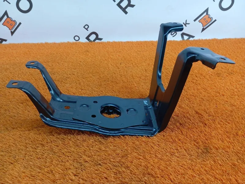 Крепление запасного колеса