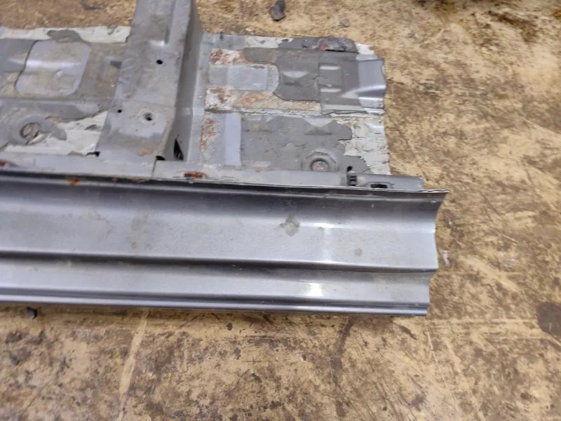 Порог с центральной стойкой