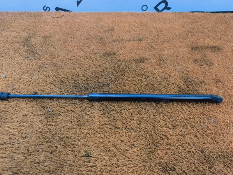 Амортизатор крышки багажника