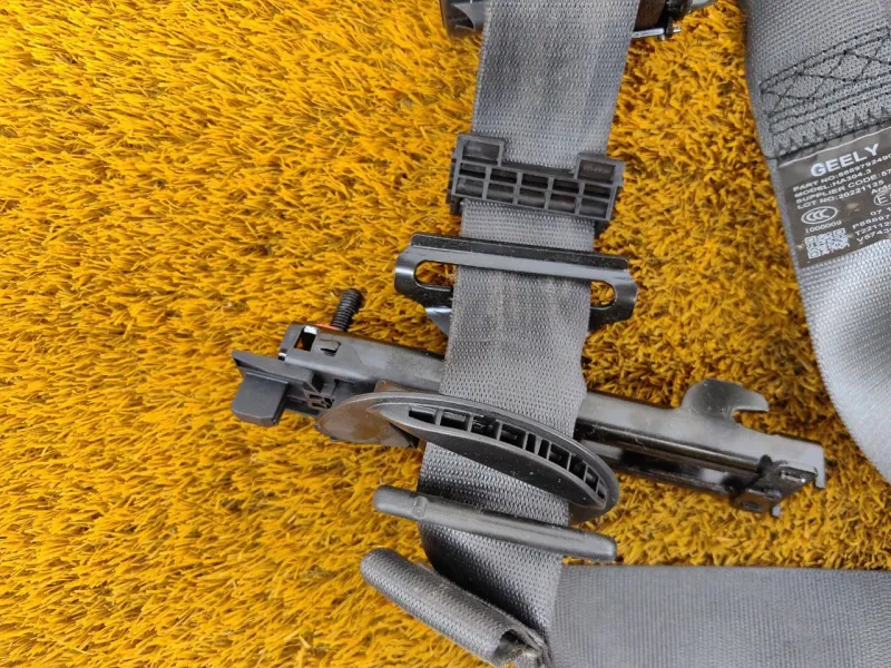 Ремень безопасности