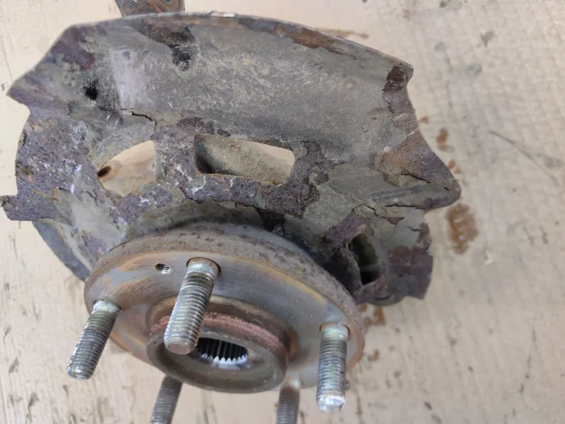 Кулак поворотный