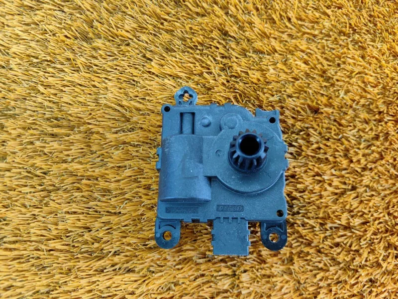 Сервопривод заслонок печки