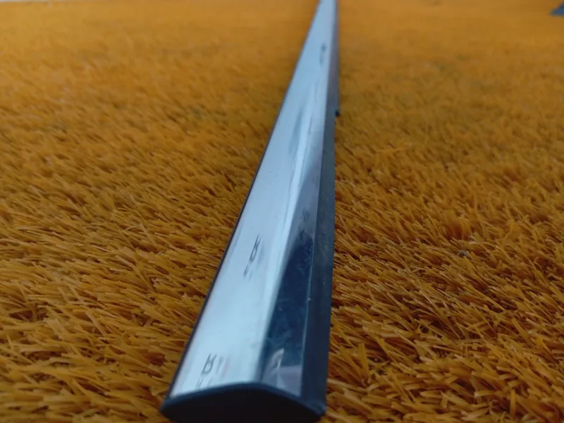 Уплотнитель стекла двери