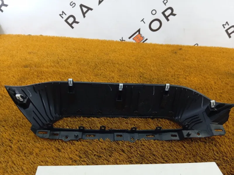 Декоративная накладка торпедо под дефлектор