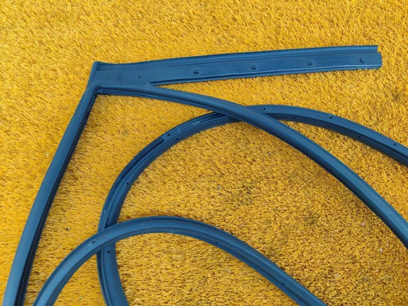 Уплотнитель двери