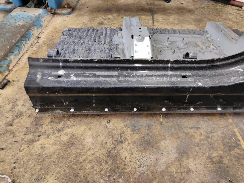 Порог с центральной стойкой