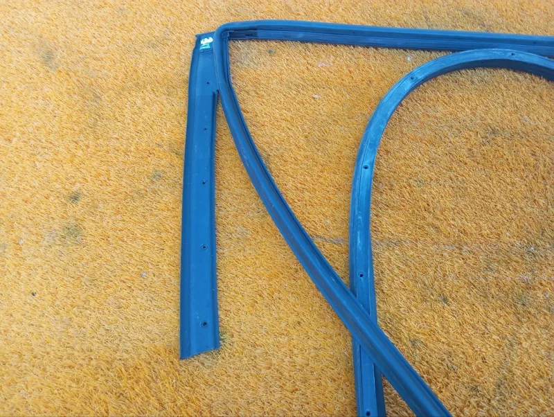 Уплотнитель двери