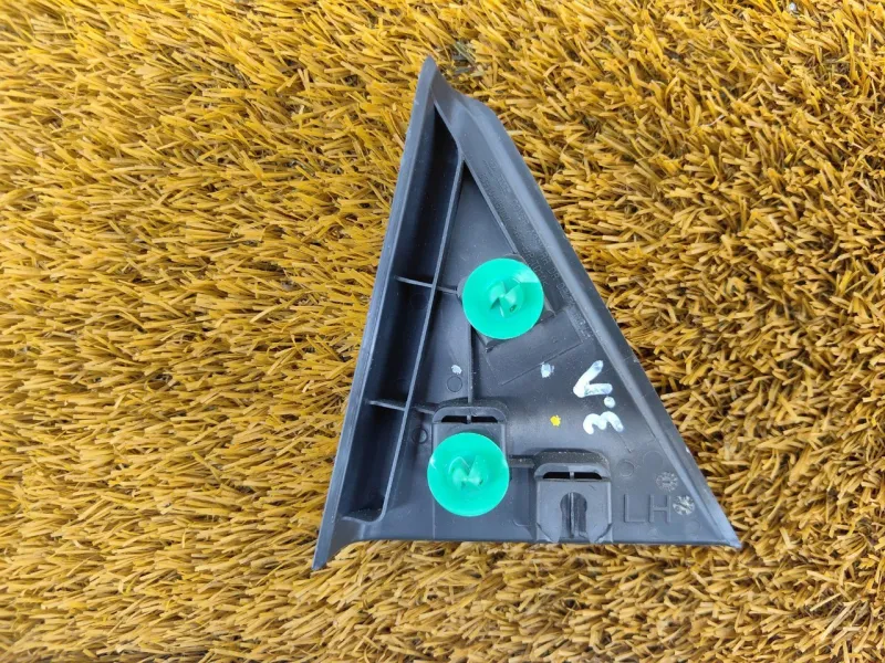 Уголок двери