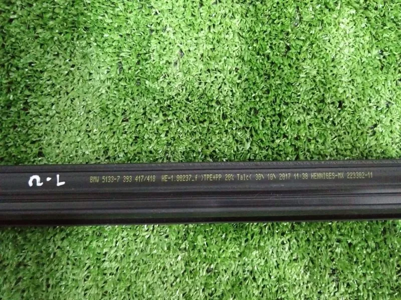 Уплотнитель стекла двери