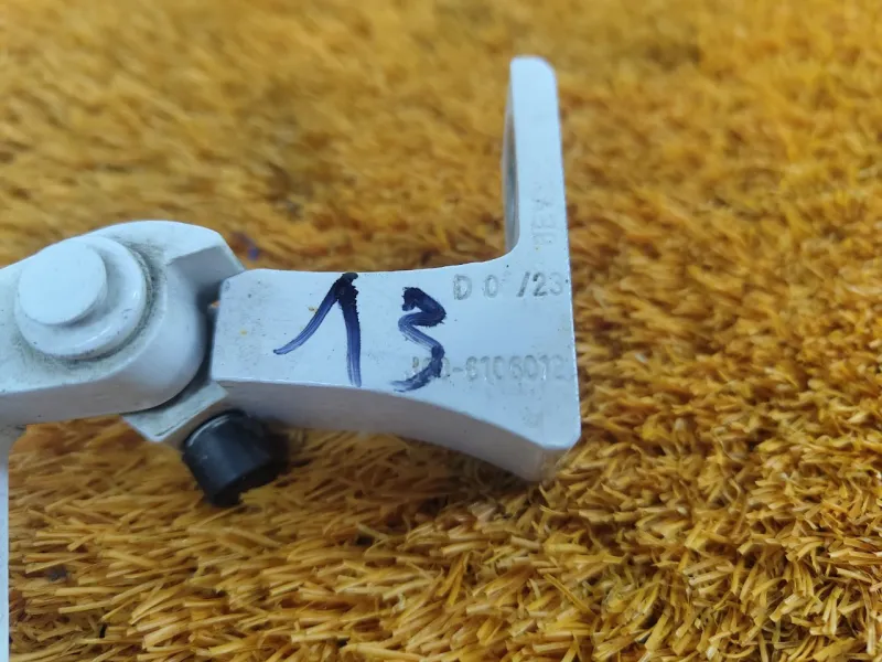 Петля двери