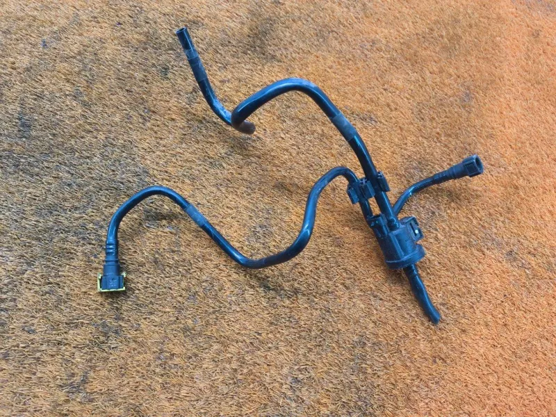 Трубка топливная