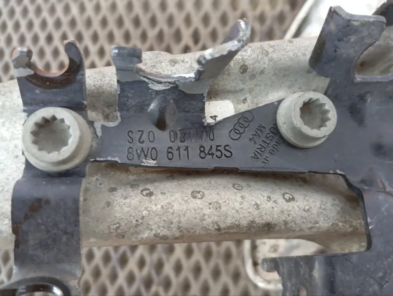 Кулак поворотный