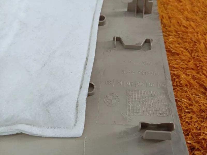 Обшивка двери багажника