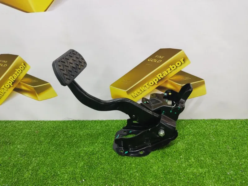 Педаль тормоза