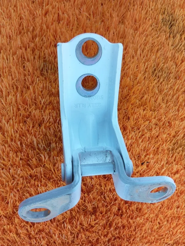 Петля двери