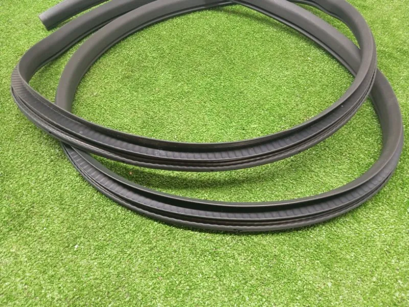 Уплотнитель проема двери