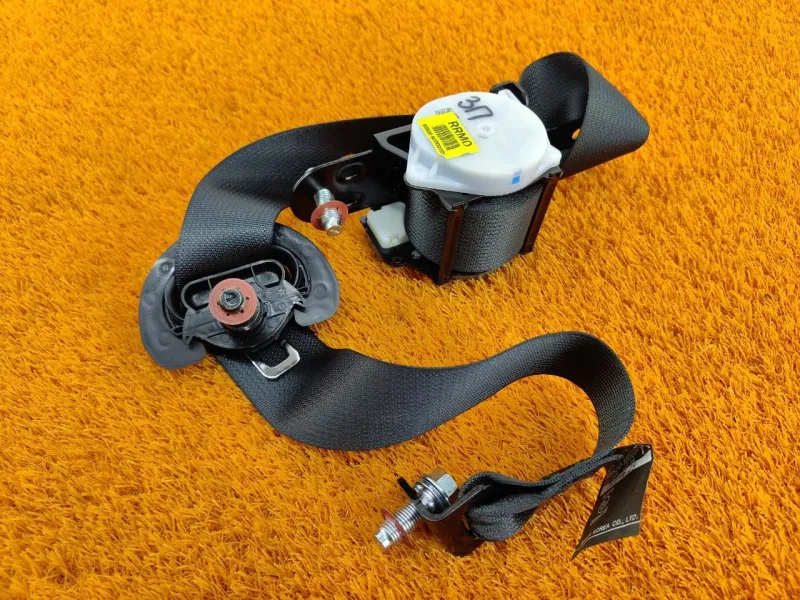 Ремень безопасности