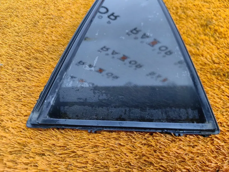 Форточка задняя