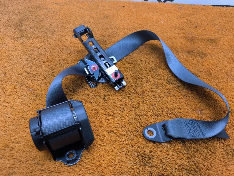 Ремень безопасности