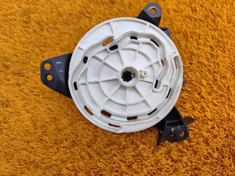 Моторчик заслонки печки