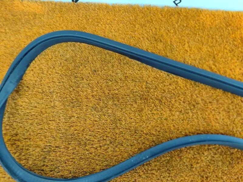 Уплотнитель проема двери