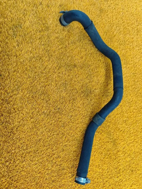 Патрубок радиатора