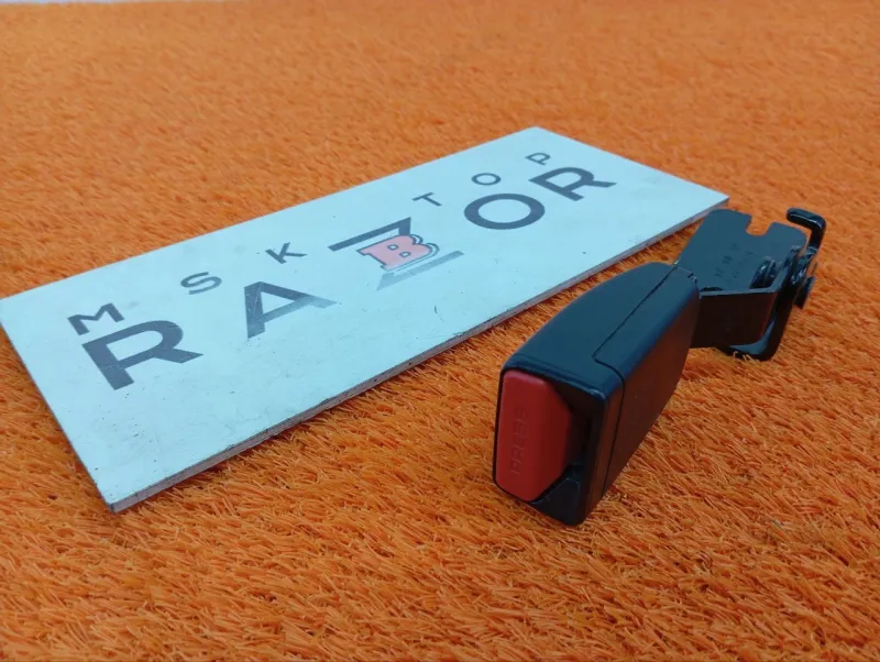 Ответная часть ремня безопасности