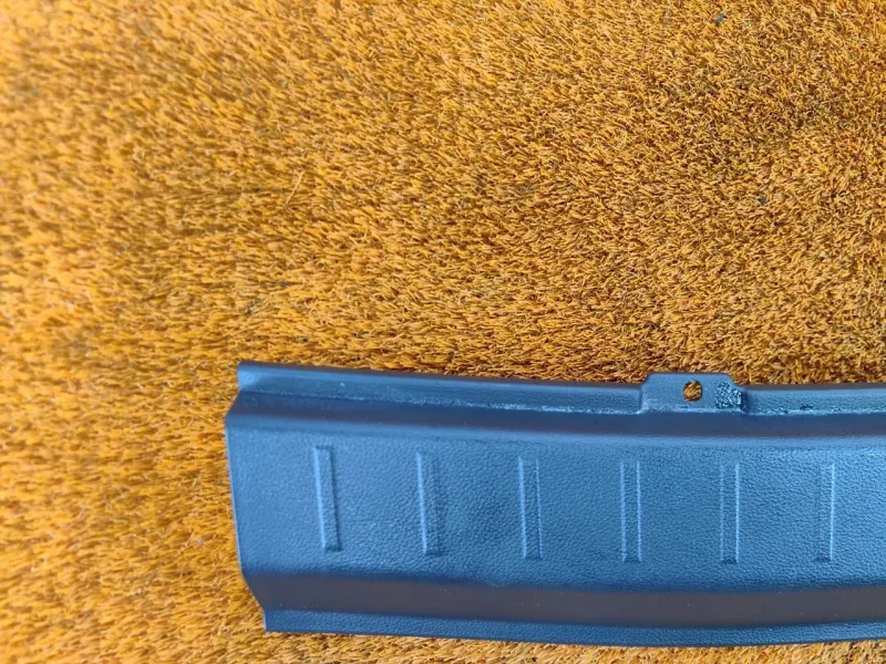 Накладка замка багажника