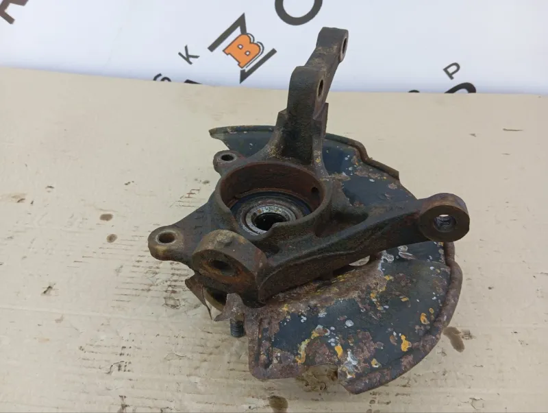 Кулак поворотный