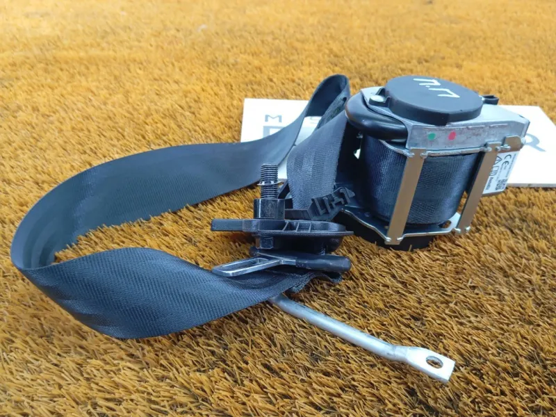 Ремень безопасности