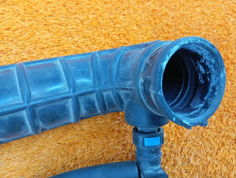 Патрубок воздушного фильтра