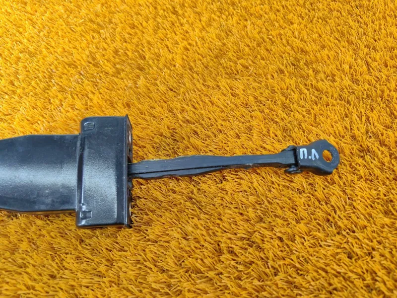 Ограничитель двери