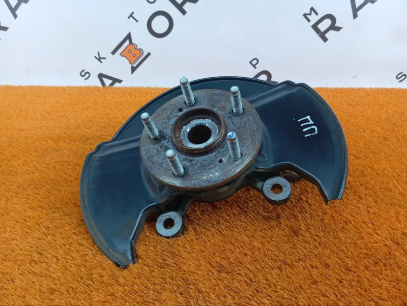 Кулак поворотный