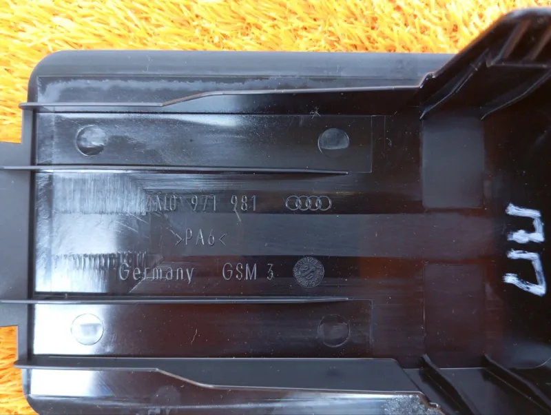 Крышка блока предохранителей