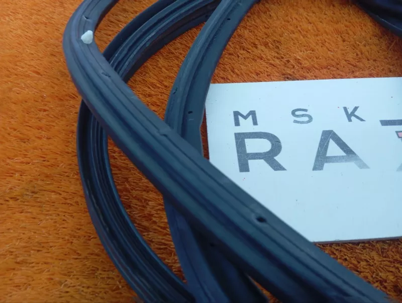 Уплотнитель двери