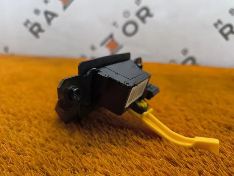 Замок багажника