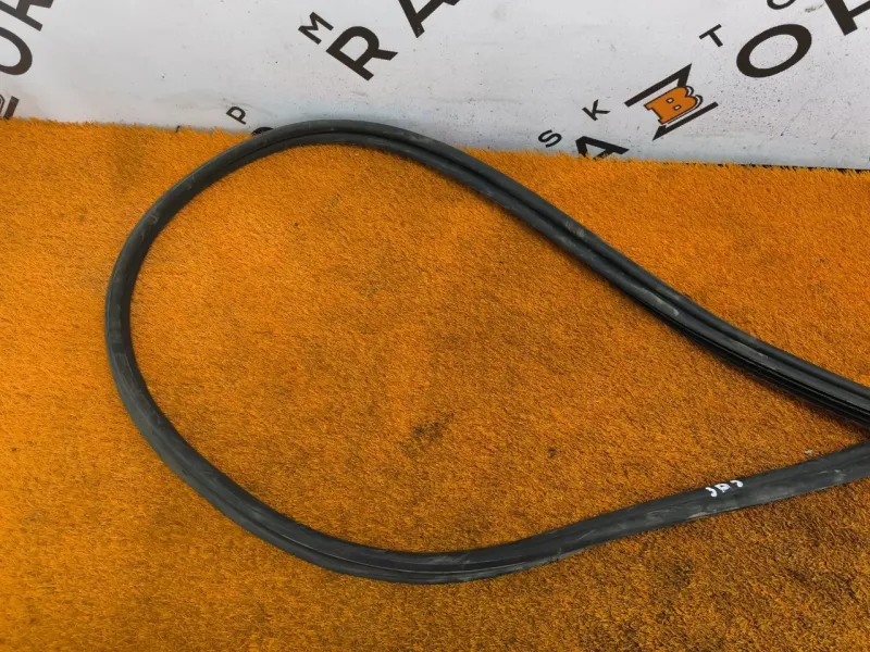 Уплотнитель багажника