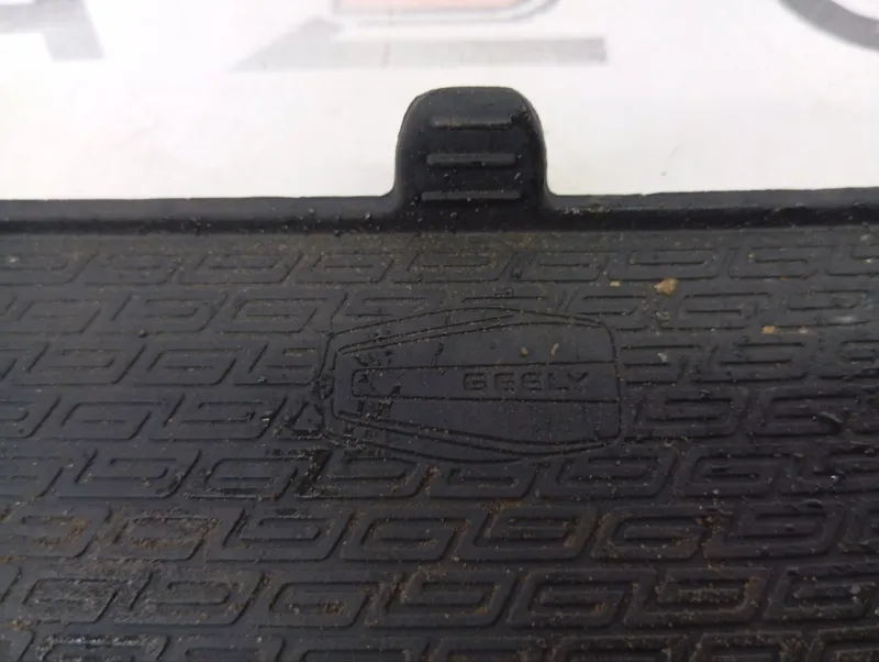 Коврик центральной консоли