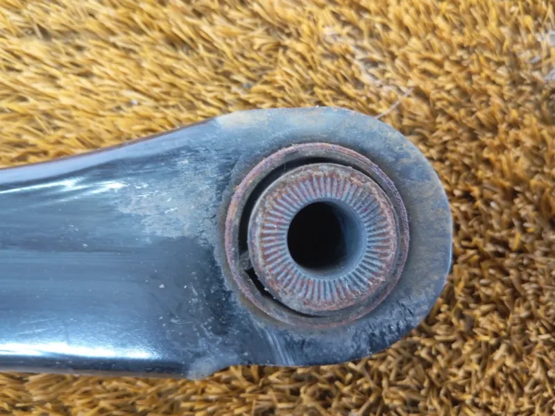 Рычаг подвески верхний