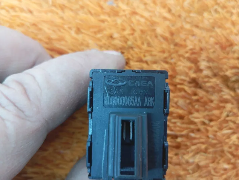 Кнопка стеклоподъемника